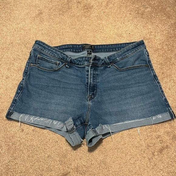 Abercrombie and fitch Harper low rise short size 31/12 - Picture 1 of 3